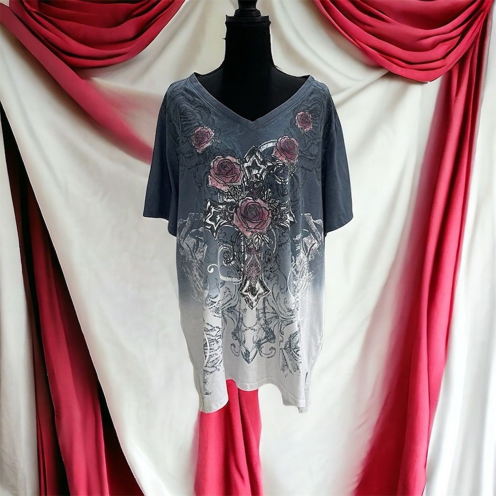 Plus Size Women's V-Neck T-Shirt Blue Embellished‎ Graphic Sharkbite Hem Size 22